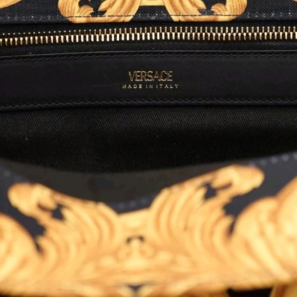 🔴Sold on M*****i🔴Versace La Medusa Tote - Picture 4 of 5